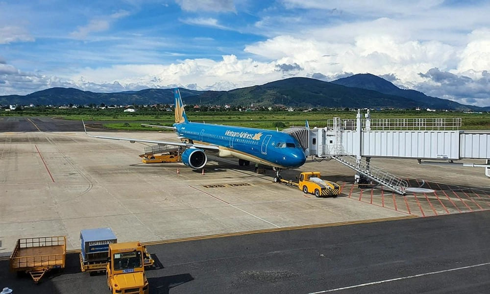 Sân bay khai thác nhiều đường bay đến các thành phố trọng điểm trong và ngoài nước